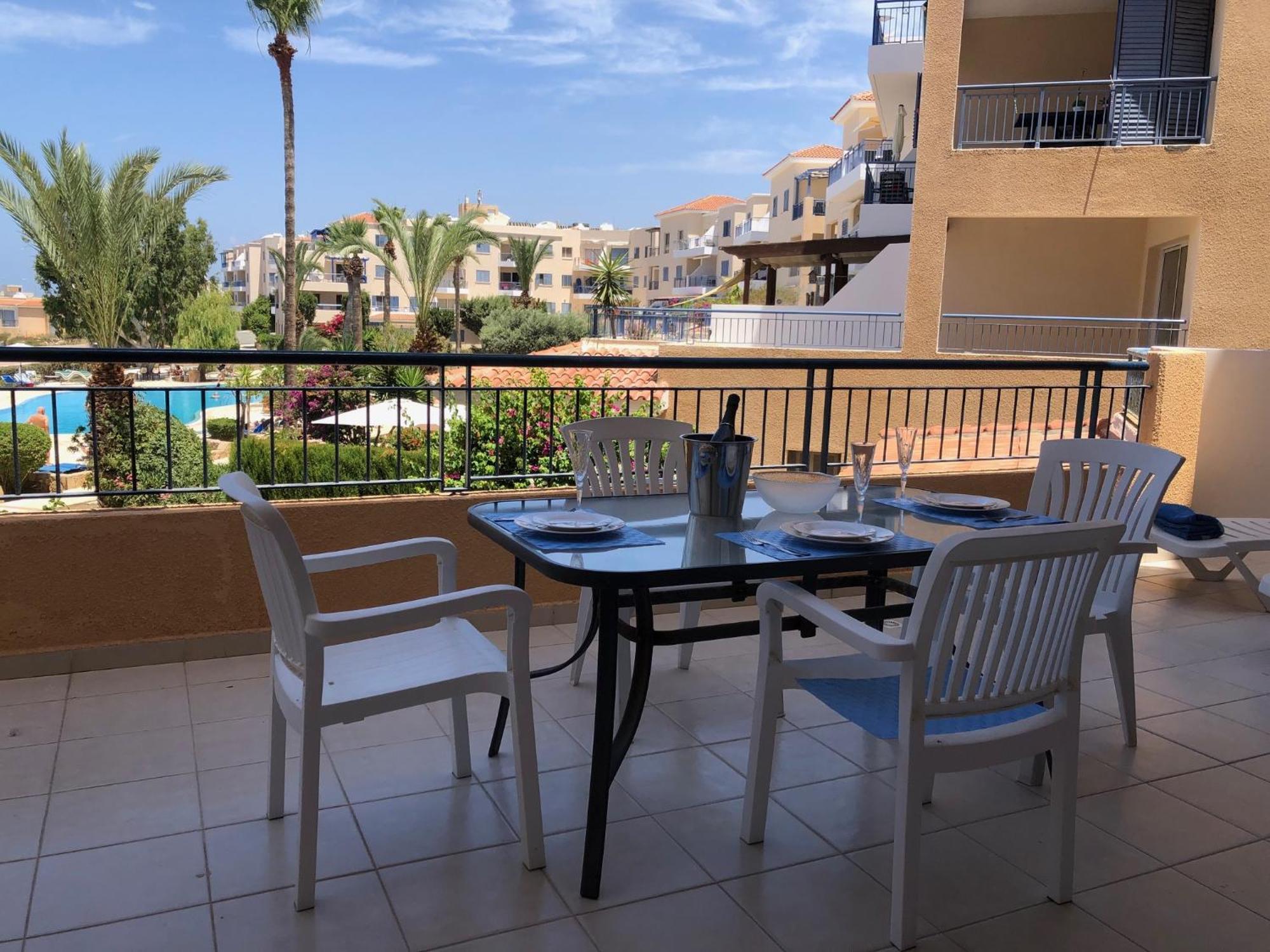 Kings Palace - Stylish 2 Bed Apartment With Sea Views Paphos Bagian luar foto